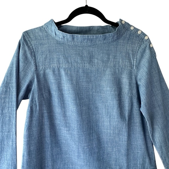 J CREW | NWOT LONG SLEEVE CHAMBRAY COTTON TOP BUTTON SHOULDER HIGH LOW SIZE 00 - Picture 2 of 10